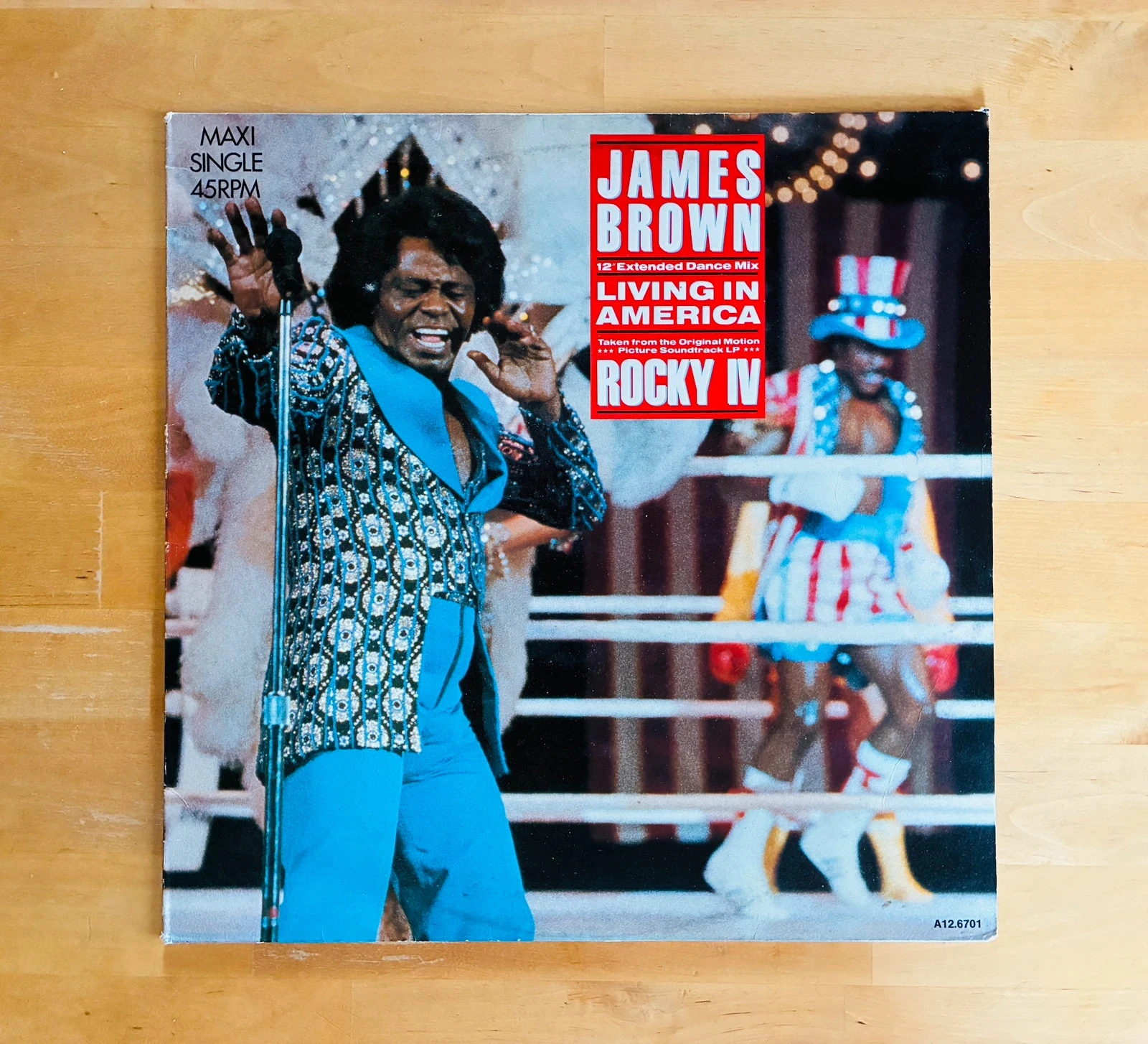 Disque vinyle maxi 45T ost Rocky IV James Brown Living in America.